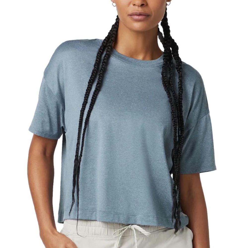 Vuori Strato Tech Tee in a light blue/grey color, size XS